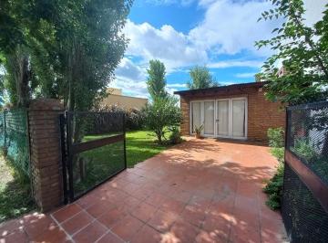 Casa · 42m² · 1 Ambiente · Casa 1 Dormitorio con Pileta - El Crepúsculo 1600 - Roldán | Venta