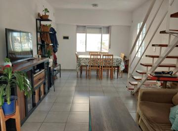 Departamento de 3 ambientes, General San Martín · Retasado X Viaje. Oportunidad. Apto Credito. Dúplex de 3 Amb C/coch.