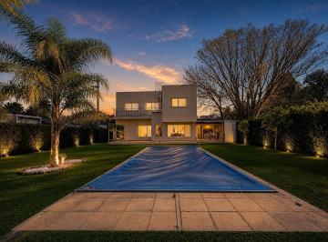 Casa · 190m² · 5 Ambientes · 3 Cocheras · Venta - Casa 4 Dorm. Roldan