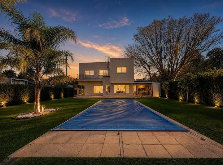 Casa · 190m² · 5 Ambientes · 3 Cocheras