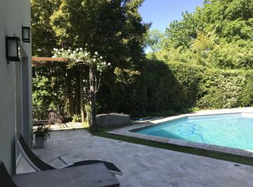 Casa · 300m² · 5 Ambientes · Club Newman