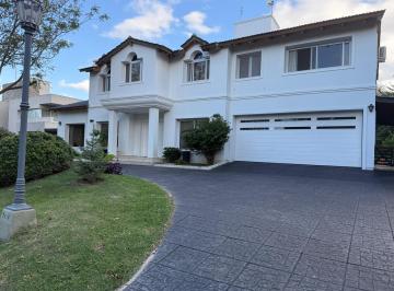 Casa · 440m² · 5 Ambientes · Venta - Casa Categoria Renovada 5 Dorm. 5 Baños Altos del Chateau