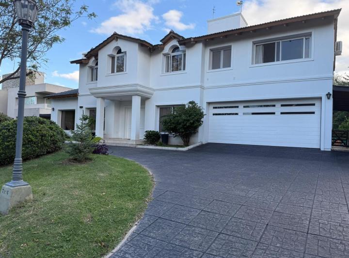 Casa · 440m² · 5 Ambientes