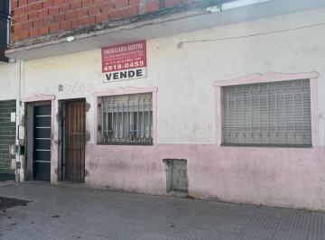 Casa de 5 ambientes, Pompeya · 2 Deptos. en Block, a Refaccionar