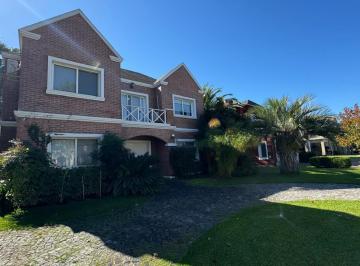 Casa de 6 ambientes, Berazategui · Venta de Casa en Barrio Cerrado Abril