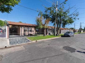 Casa · 106m² · 4 Ambientes · 2 Cocheras · Casa en Padre Castañer 1600 Moron