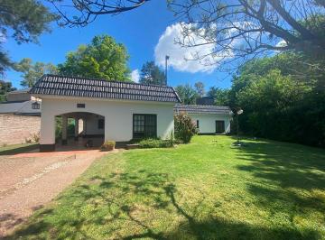 Casa · 260m² · 5 Ambientes · 4 Cocheras · Casa en Venta: Parque Leloir: 5 Ambientes