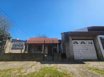 Casa · 161m² · 3 Ambientes · 2 Cocheras · Casa 3 Amb. Sobre Amplio Lote
