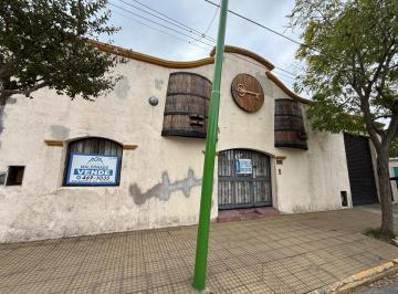 Local comercial de 6 ambientes, Ensenada · Local con Galpón y Depto. Al Fondo