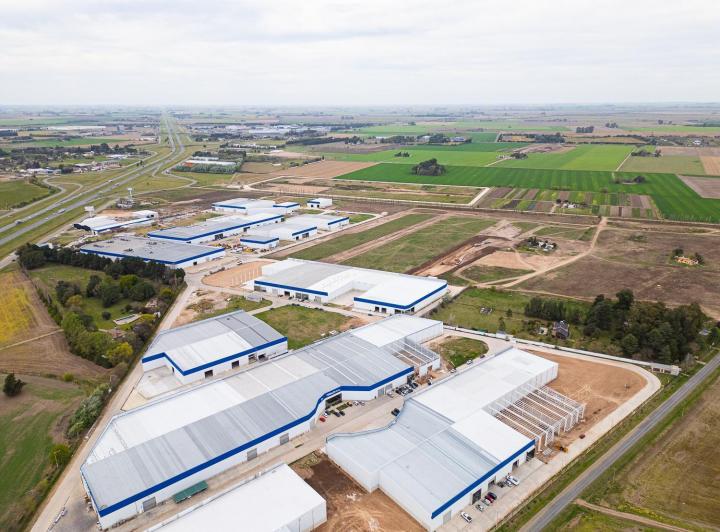Terreno · 1000m² · 8 Ambientes