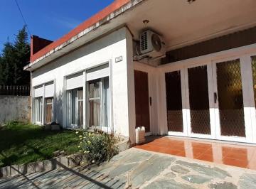Casa de 3 ambientes, Morón · Palomar - Venta Casa 3 Ambientes con Dependencias y Pileta - Lote 10x35