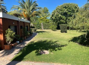 Casa · 546m² · 6 Ambientes · 6 Cocheras · Casa 5 Dorm., Venta, Funes