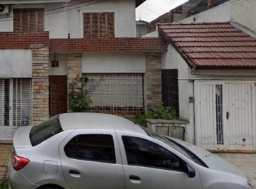 Casa · 120m² · 4 Ambientes · Venta Casa 4 Ambientes con Patio y Terraza