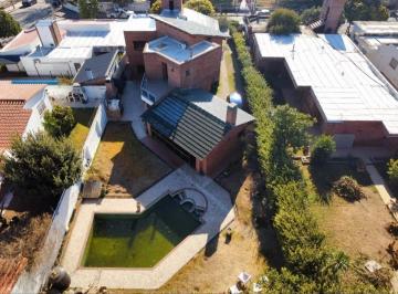 Casa · 266m² · 4 Dormitorios · 2 Cocheras · Casa con Pileta - Barrio Miguel Muñoz - Villa Carlos Paz