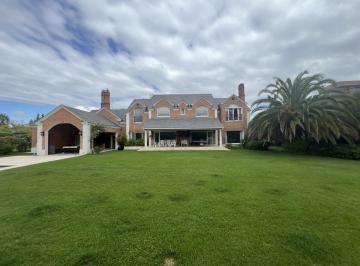 Casa · 825m² · 9 Ambientes · 2 Cocheras · Casa Estilo Lomas de San Isidro