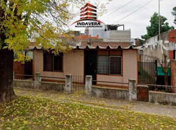 Campo de 2 ambientes, Hurlingham · Casa en Lote Propio de 217 m² – Hurligham