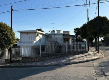 Casa · 200m² · 3 Ambientes · 1 Cochera · Casa + 2 Departamentos en Venta en Villa Carlos Paz Barrio José Muñoz
