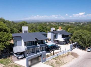 Campo · 338m² · 3 Ambientes · 1 Cochera · Complejo en Venta de 4 Cabañas en San Antonio de Arredondo