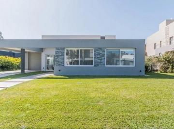Casa · 220m² · 4 Ambientes · Casa en Venta en La Reserva Cardales, Campana, G. B. a. Zona Norte