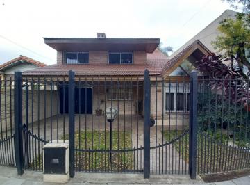 Casa de 7 ambientes, Morón · Casa Chalet de 5 Dorm. Mas Escritorio y Jardin Parque en Castelar