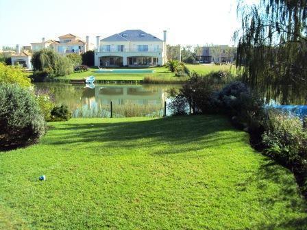 Casa · 600m² · 7 Ambientes · 1 Cochera