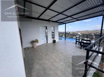 Casa · 122m² · 4 Ambientes · 1 Cochera · Se Vende Casa en Estancia Vieja con Pileta
