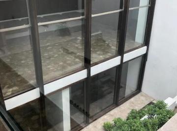 Local comercial · 147m² · 4 Dormitorios · 1 Cochera · Local - La Plata