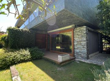 Casa · 269m² · 5 Ambientes · 1 Cochera · Casa - City Bell