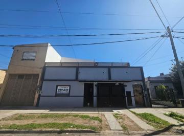 PH · 191m² · 5 Ambientes · 1 Cochera · PH Tipo Casa 5 Amb. con Patio y Garage