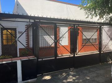 Casa · 170m² · 7 Ambientes · 1 Cochera · Casa - Caseros