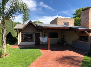 Casa · 80m² · 5 Ambientes · 1 Cochera · Casa en Lambertucci