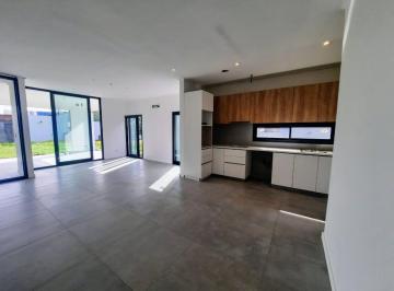 Casa · 152m² · 5 Ambientes · 2 Cocheras · Venta - Casa - 3 Dorm. - Puerto Roldán