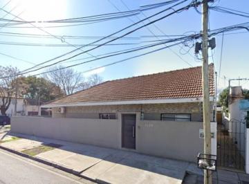 Casa · 190m² · 4 Ambientes · 1 Cochera · Villa Adelina - Chalet en Esq. Muy Linda! 4 Amb. Impecable!jardin - Cochera - 3 Bños - 90 m² Cub. - Terr260 m²