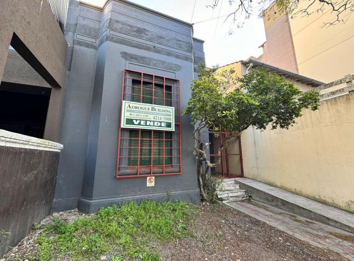 Local comercial · 210m² · 7 Ambientes · 2 Cocheras