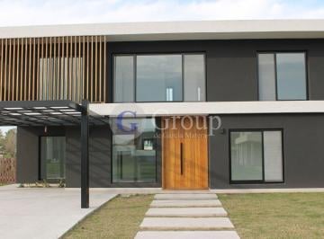 Casa · 226m² · 5 Ambientes · 4 Cocheras · Casa Chalet en Venta en Chateau Pilar, Pilar, G. B. a. Zona Norte