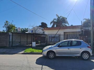 Casa · 90m² · 4 Ambientes · 1 Cochera · Casa y Departamento Venta Ituzaingo