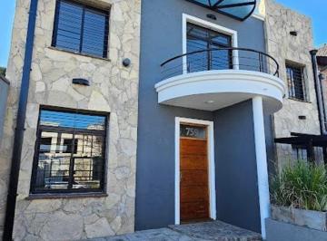 Casa · 100m² · 4 Ambientes · 1 Cochera · Ituzaingó Norte Venta Duplex 4 Ambientes