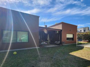 Casa · 150m² · 4 Ambientes · 1 Cochera · Venta Casa en Santa Clara con Pileta
