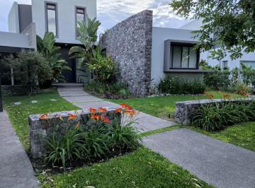 Casa de 7 ambientes, Tigre · Casa en Barrio Cerrado El Encuentro con 3 Dorm en Pb y Principal en Pa