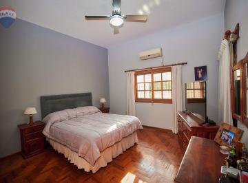 Casa · 205m² · 6 Ambientes · 2 Cocheras · Casa Venta Florencio Varela 3 Dorm. Parque