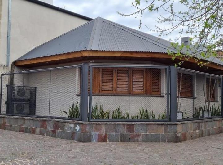 Casa · 254ha · 5 Ambientes · 3 Cocheras