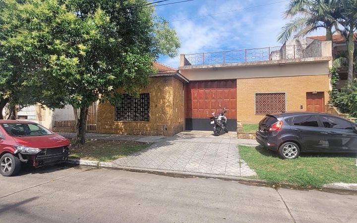 Casa · 279m² · 5 Ambientes · 10 Cocheras