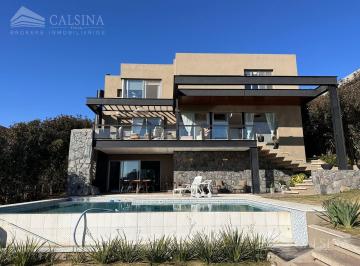 Casa · 1000m² · 4 Dormitorios · 2 Cocheras · Casa en Venta La Rufina