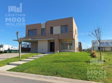 Casa · 195m² · 6 Ambientes · 2 Cocheras · Casa en Venta 6 Ambientes - Riberas