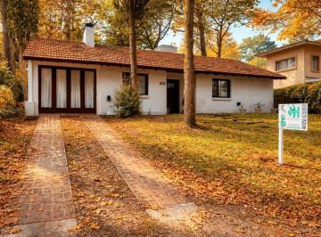 STT-STT-32_2 · Casa en Venta 4 Amb. Golf Pinamar - Refaccionada!