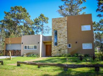 STT-STT-52_2 · Alquiler Casa con Pileta en Barrio Alamos