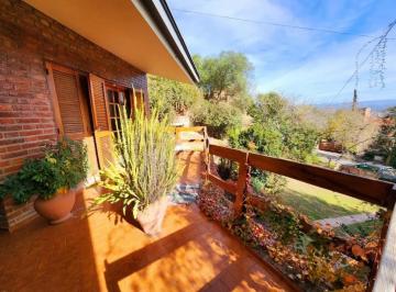 Casa · 284m² · 4 Dormitorios · 2 Cocheras · Casa con Pileta y Vista - Jose Muñoz, Villa Carlos Paz
