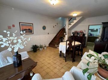 PH · 107m² · 4 Ambientes · 1 Cochera · Casa PH Independiente de 4 Ambientes con Cochera en Bernal
