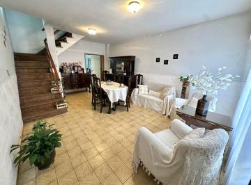 PH · 107m² · 4 Ambientes · 1 Cochera · Casa PH Independiente de 4 Ambientes con Cochera en Bernal