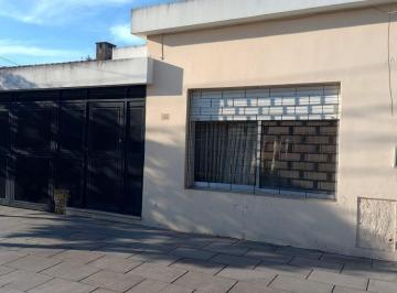 Casa de 3 ambientes, General San Martín · Casa de 3 Ambiente con Cochera, Jardin y Quincho. a 3 Cuadras de La Estación José L. Suarez